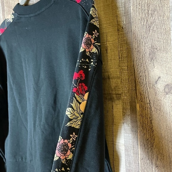 PUMA Floral Trend All Over Crop Crew Sweatshirt - Picture 4 of 7